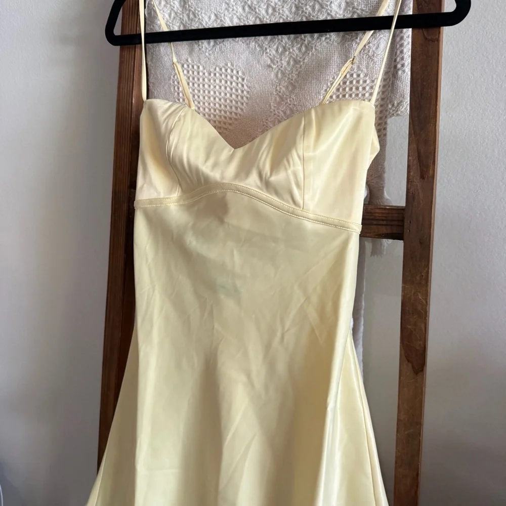 NWOT Lucy in the Sky Butter Yellow Satin Back Bow Detailed Mini Dress - Picture 2 of 4